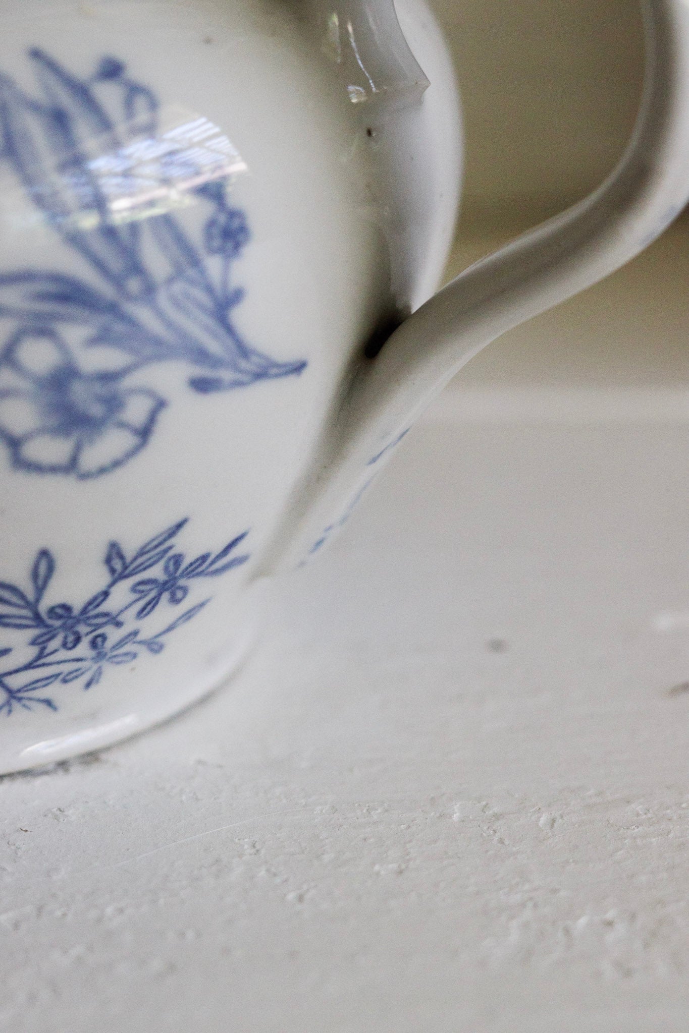 Vintage St Uze Teapot