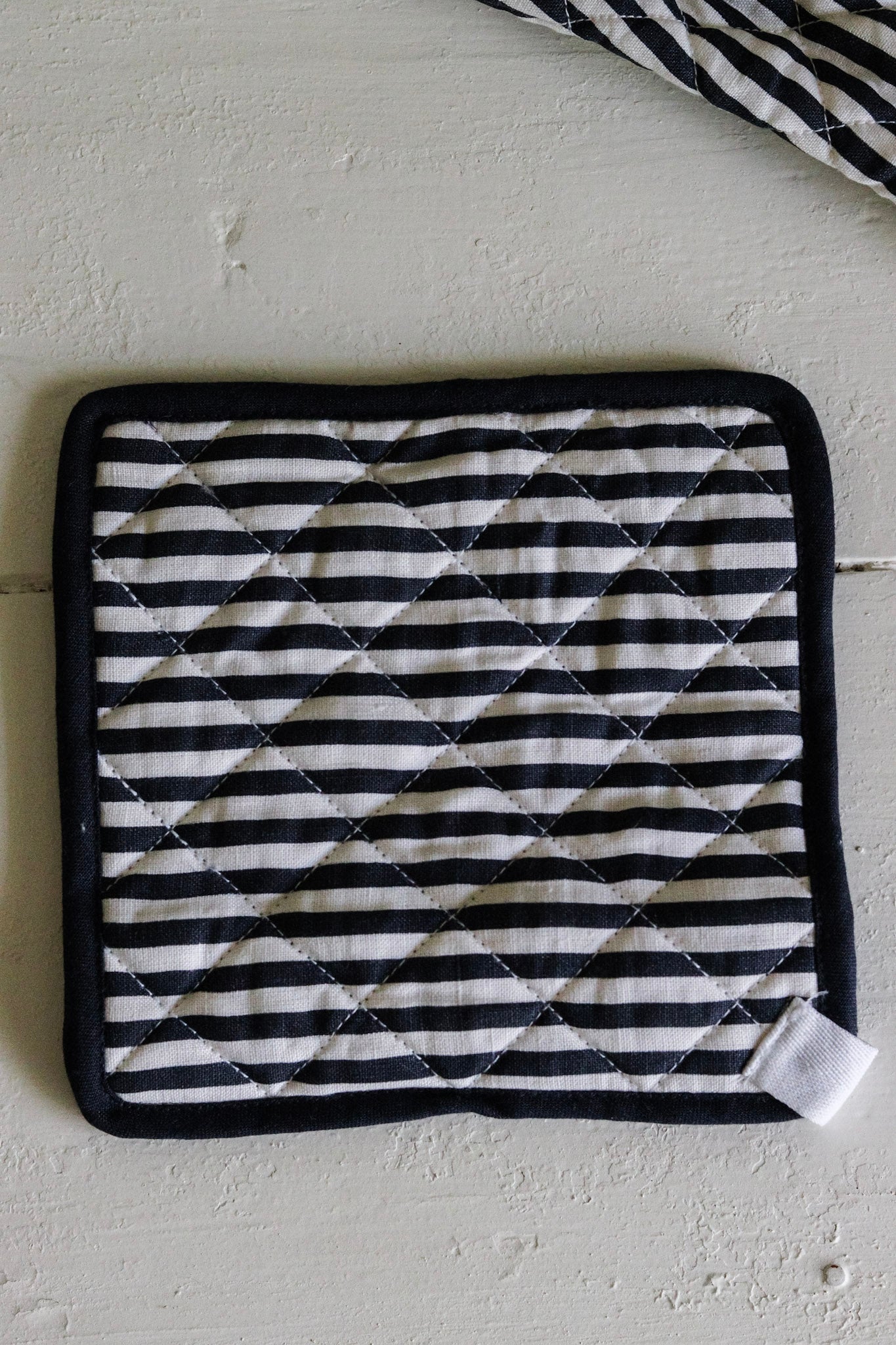 Quilted Linen Oven Mitt + Potholder Set - Navy