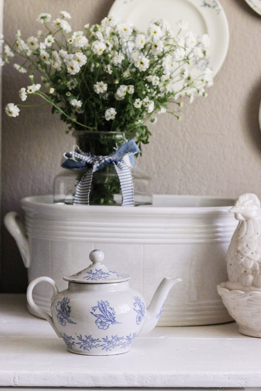 Vintage St Uze Teapot