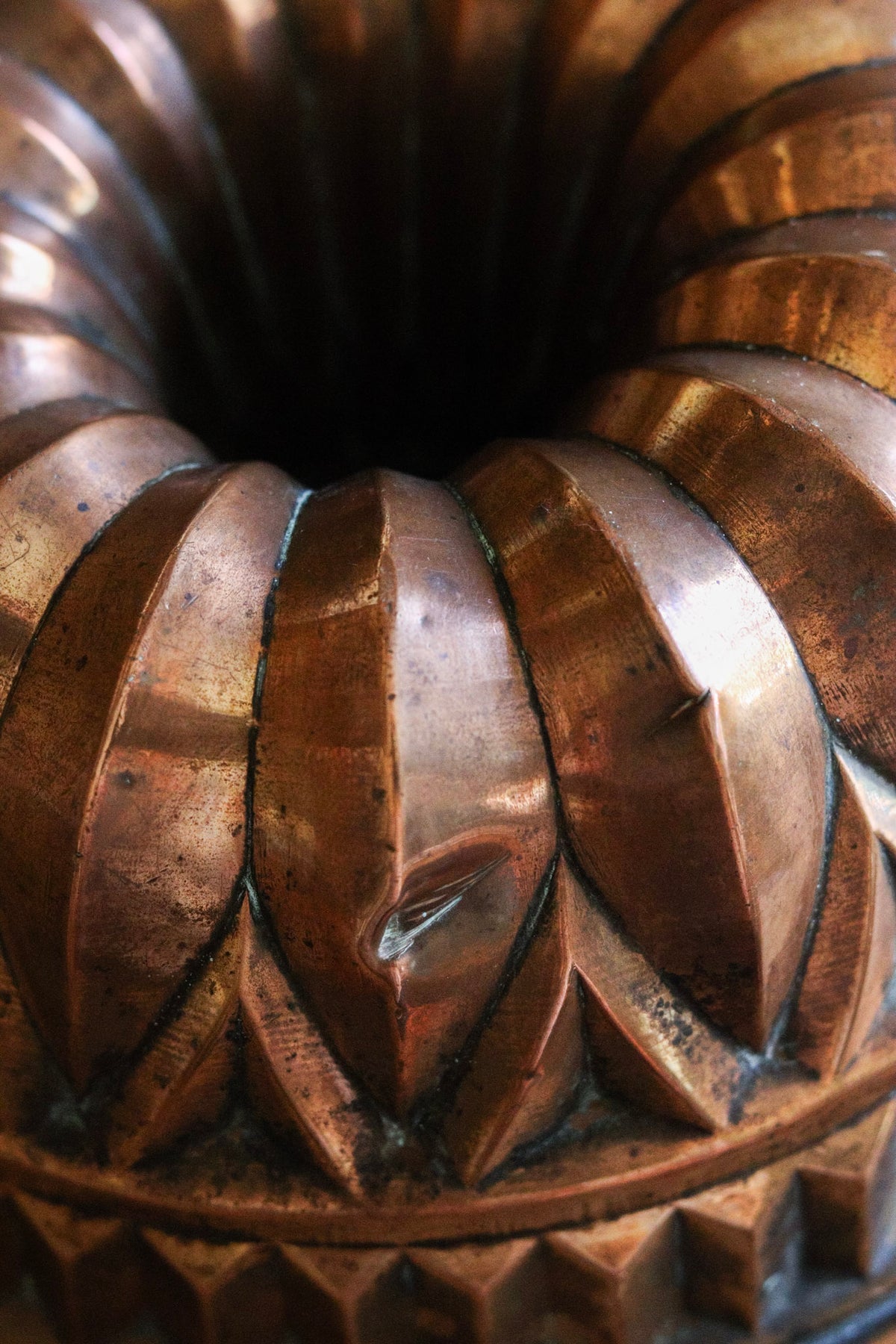 Large Vintage English Copper Mold