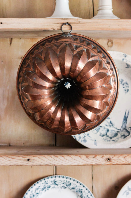 Large Vintage English Copper Mold