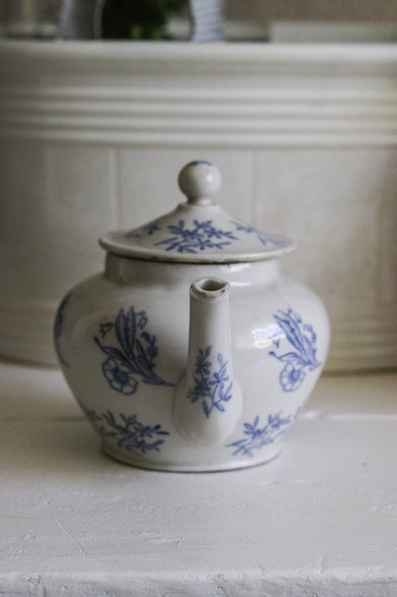 Vintage St Uze Teapot